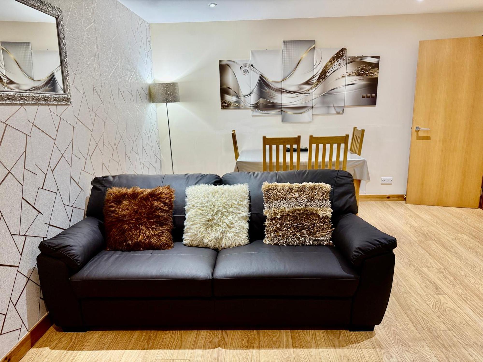 Azim And Suzi'S City Centre Apartment Інвернесс Екстер'єр фото