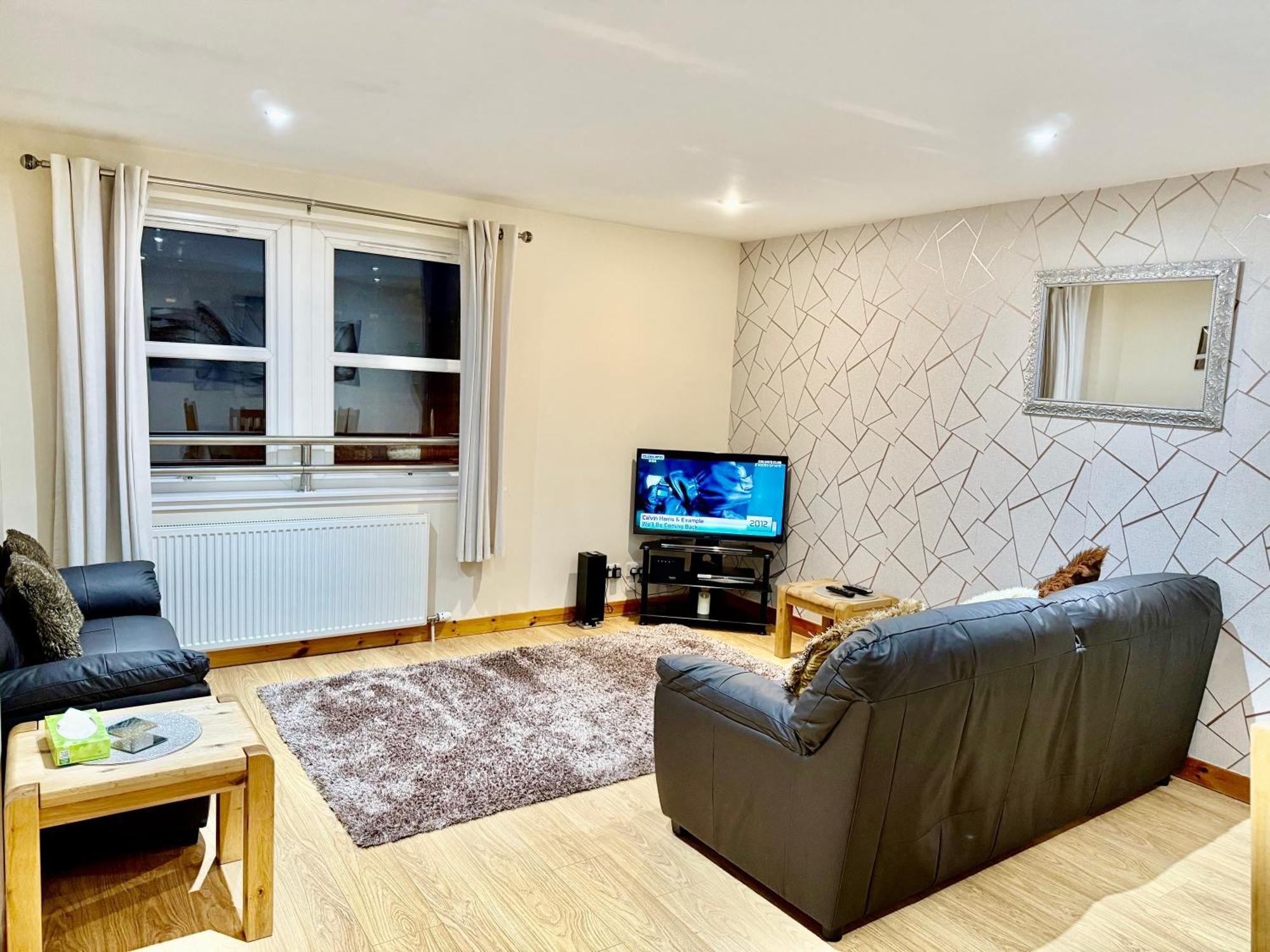 Azim And Suzi'S City Centre Apartment Інвернесс Екстер'єр фото