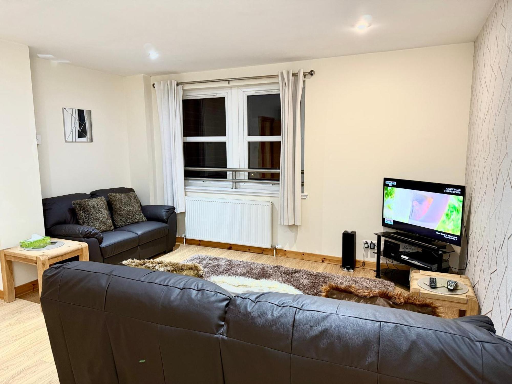 Azim And Suzi'S City Centre Apartment Інвернесс Екстер'єр фото