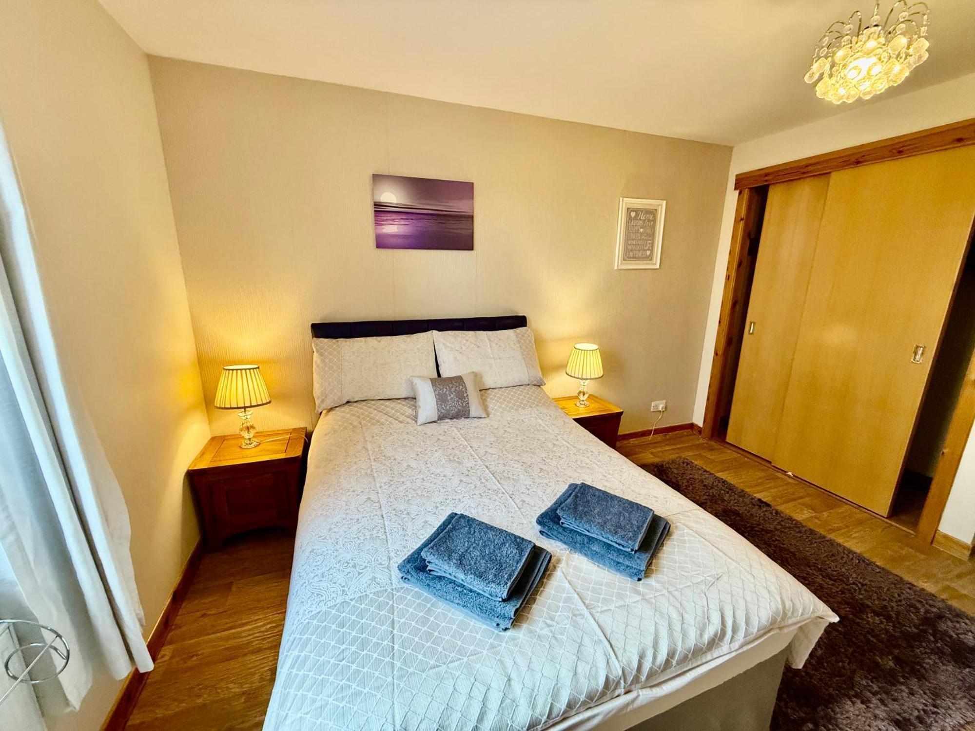 Azim And Suzi'S City Centre Apartment Інвернесс Екстер'єр фото