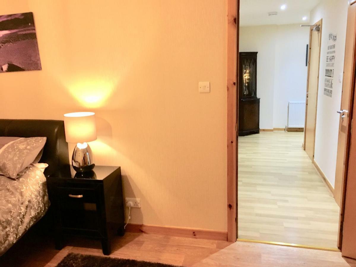 Azim And Suzi'S City Centre Apartment Інвернесс Екстер'єр фото