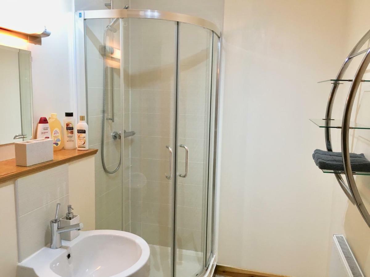 Azim And Suzi'S City Centre Apartment Інвернесс Екстер'єр фото