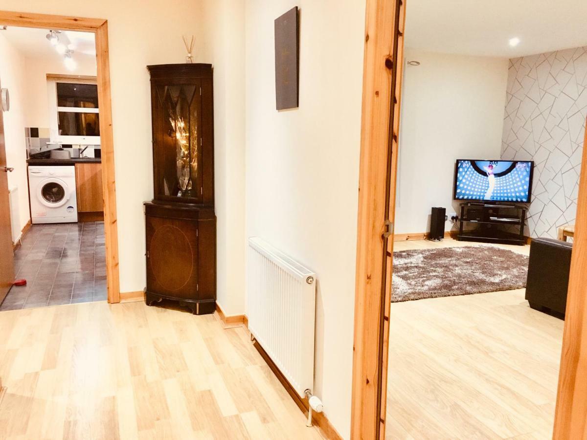 Azim And Suzi'S City Centre Apartment Інвернесс Екстер'єр фото